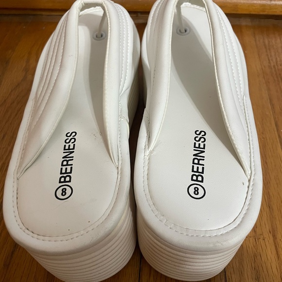 BERNESS White Platform Flip Flops - Picture 3 of 5